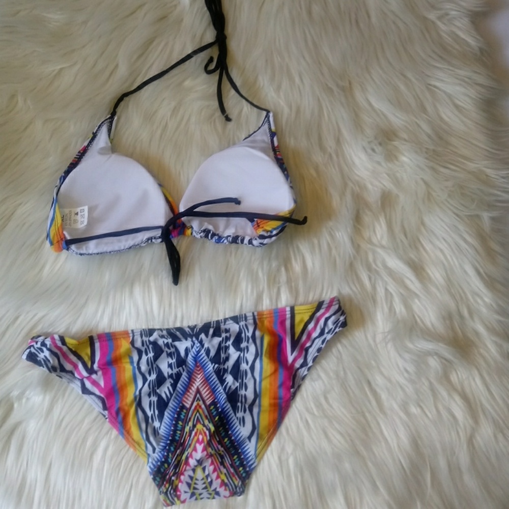 Halter Sliding Triangular Bikini - Picture 5 of 8